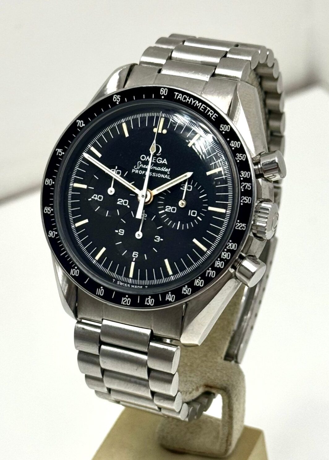 Omega Speedmaster Moonwatch ST145022