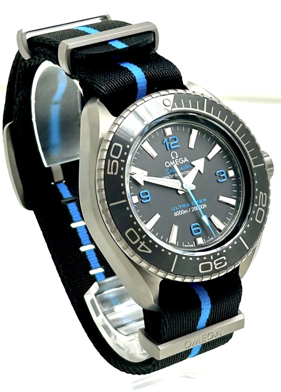 Omega Seamaster Ultra Deep Titan Box und Papiere NEU 10.2025